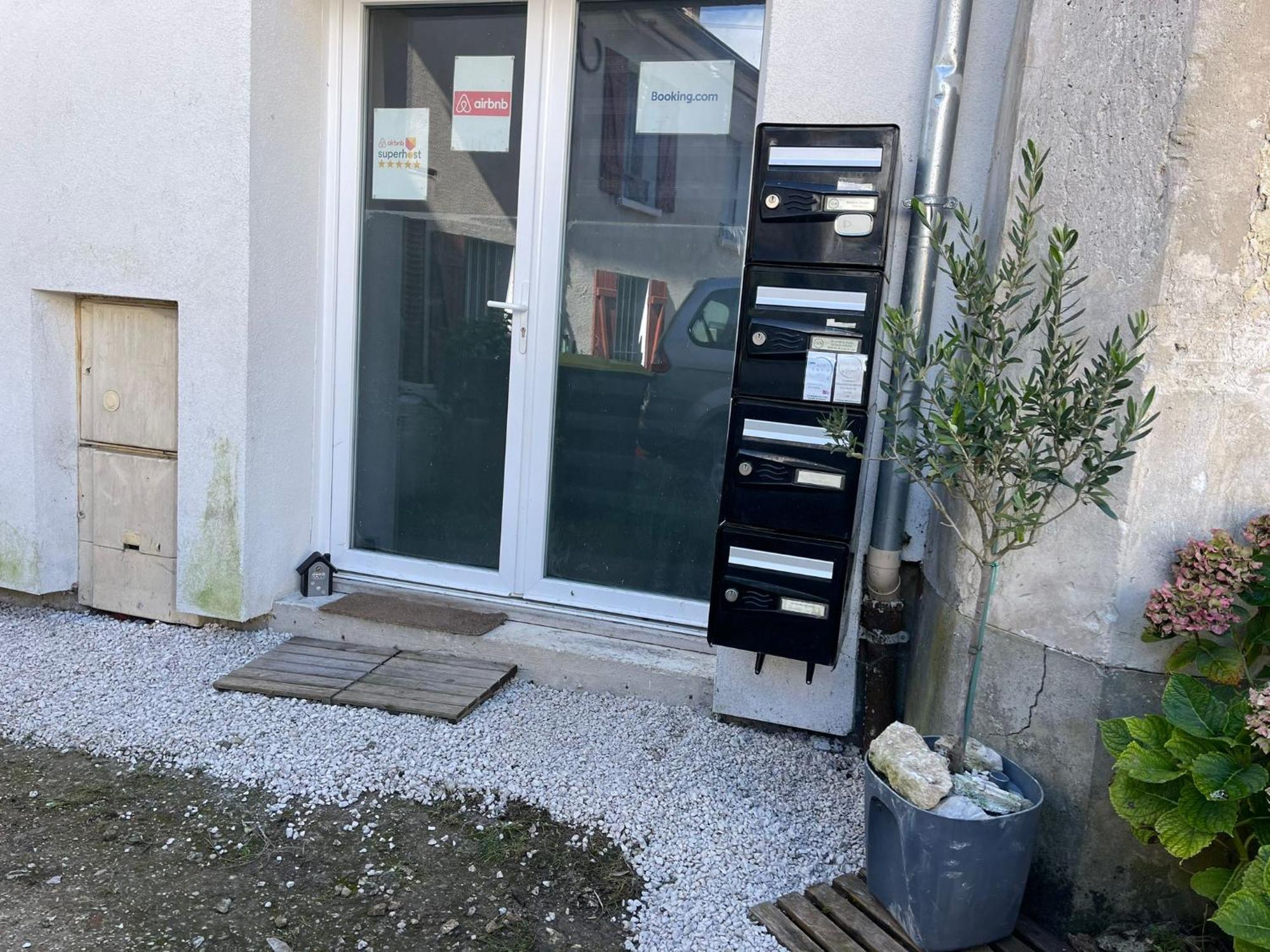 Appartement Villiers Sur Morin Proche De Disneyland Luaran gambar